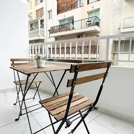 아파트 Flora Beachfront Finikoudes 라르나카