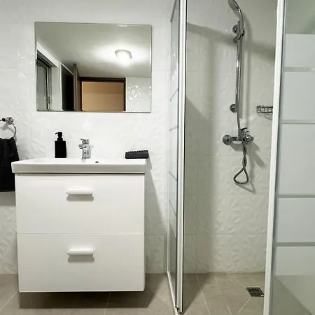 Flora Beachfront Finikoudes 아파트 *