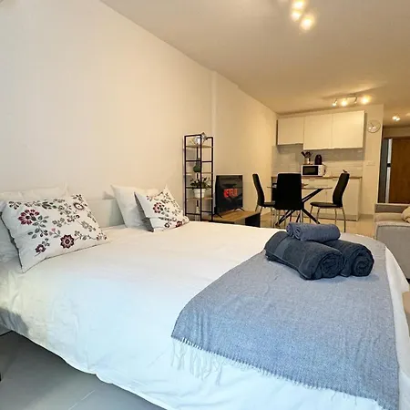 Flora Beachfront Finikoudes Apartman